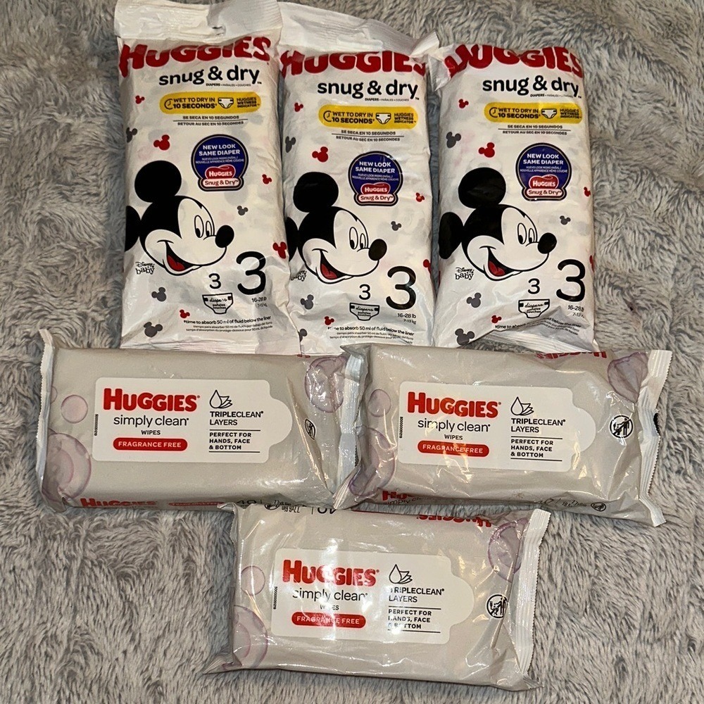 Huggies Snug & Dry Diapers Size 3 and Simply Clean Wipes Fragrance Free Bundle